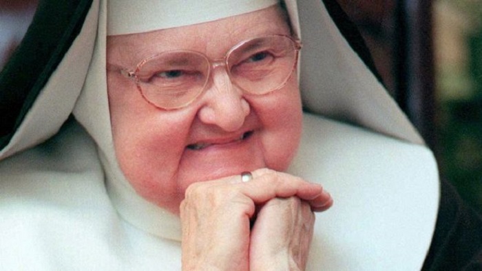 TV nun Mother Angelica dies aged 92